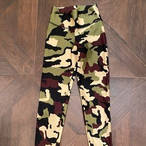 Girls camo leggings
